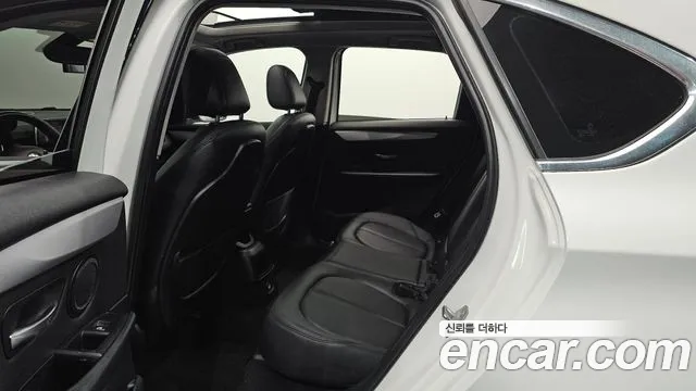 BMW 2-Series 2015 thumb 12