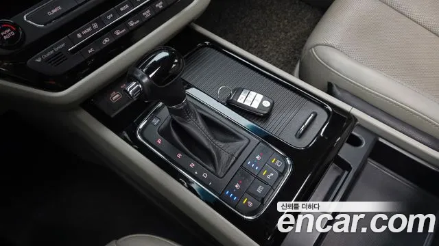 Kia Carnival 2015 thumb 8