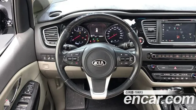 Kia Carnival 2015 thumb 12
