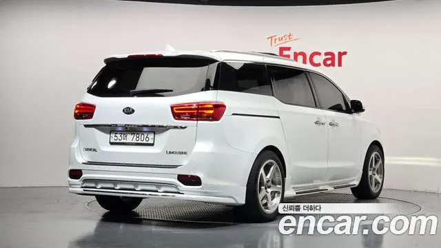 Kia Carnival 2018 thumb 2