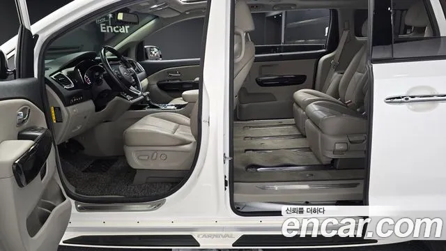 Kia Carnival 2018 thumb 12