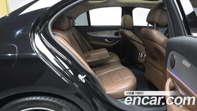 Mercedes-Benz E-Класс 2017 thumb 10