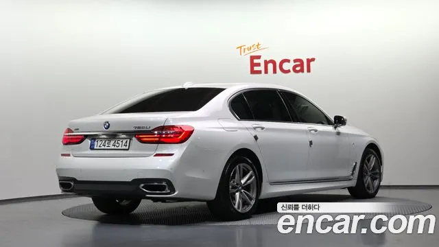 BMW 7-Series 2017 thumb 2