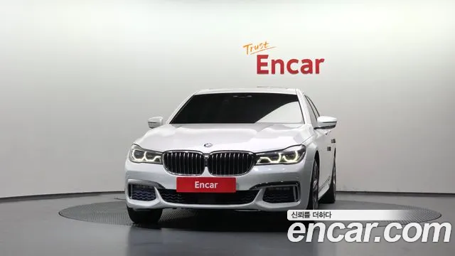BMW 7-Series 2017 thumb 3