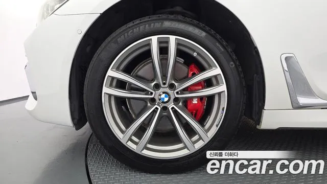 BMW 7-Series 2017 thumb 5