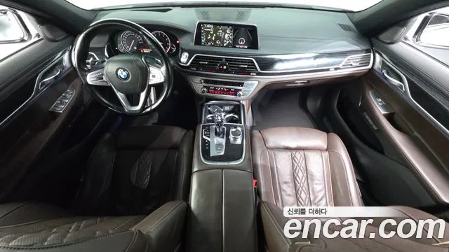 BMW 7-Series 2017 thumb 7