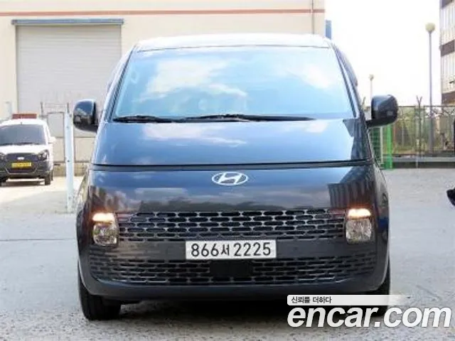 Hyundai Staria 2024 thumb 2