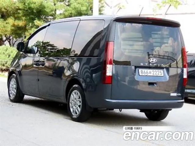 Hyundai Staria 2024 thumb 3