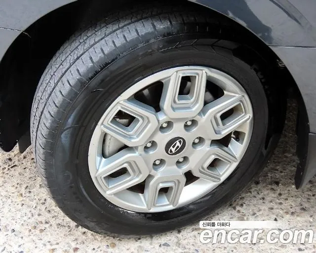 Hyundai Staria 2024 thumb 5