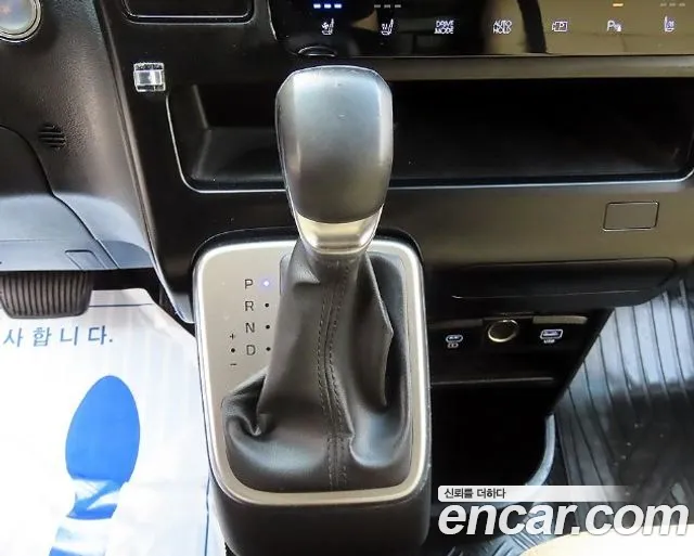 Hyundai Staria 2024 thumb 8