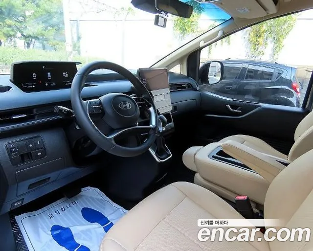 Hyundai Staria 2024 thumb 9