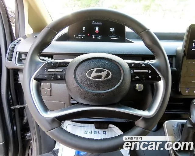 Hyundai Staria 2024 thumb 10