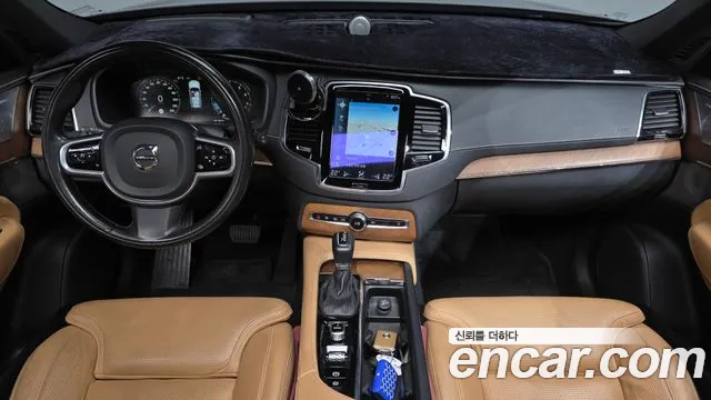 Volvo XC90 2017 thumb 6
