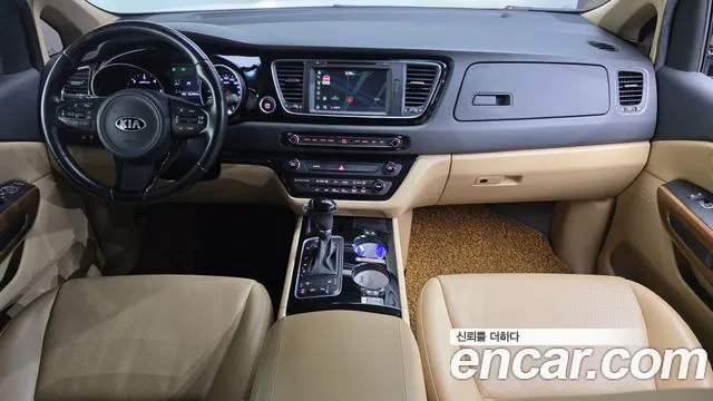 Kia Carnival 2015 thumb 7