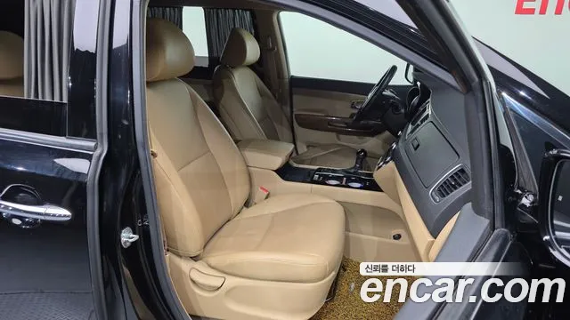 Kia Carnival 2015 thumb 11