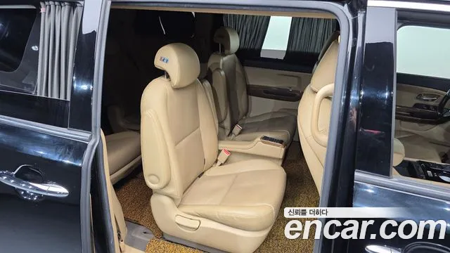 Kia Carnival 2015 thumb 12