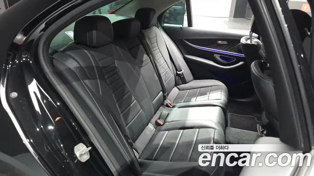 Mercedes-Benz E-Класс 2017 thumb 10