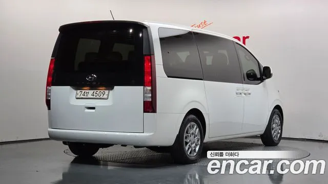Hyundai Staria 2021 thumb 2