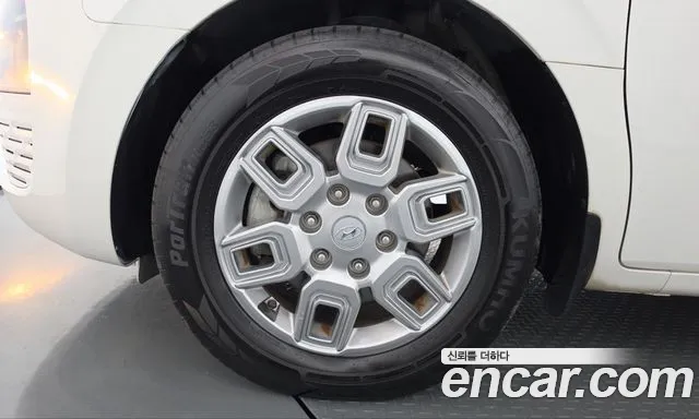 Hyundai Staria 2021 thumb 5