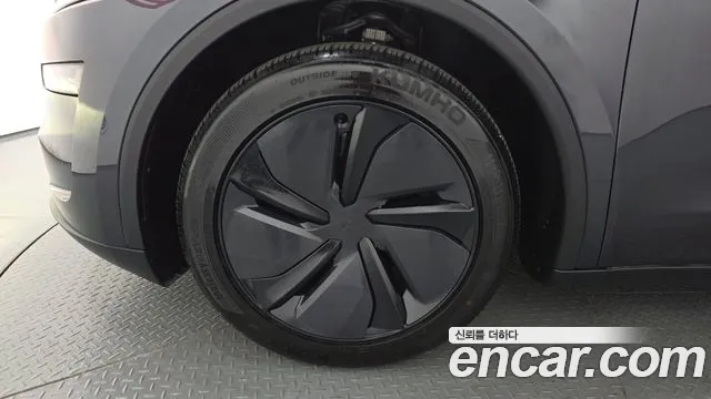 Tesla Model Y 2026 thumb 5