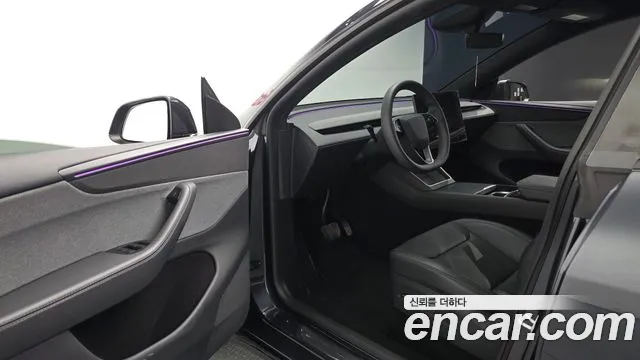 Tesla Model Y 2026 thumb 10