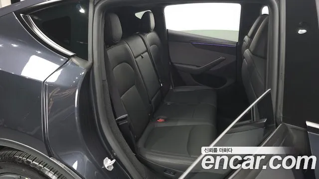 Tesla Model Y 2026 thumb 12