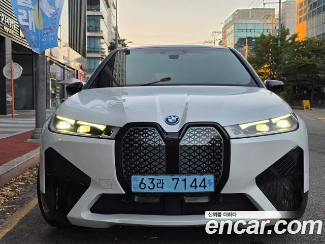 BMW iX 2023 thumb 2