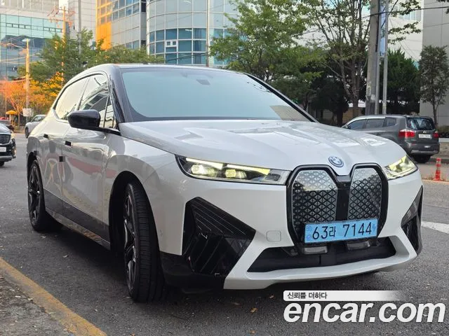 BMW iX 2023 thumb 3