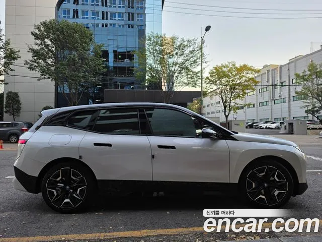 BMW iX 2023 thumb 4