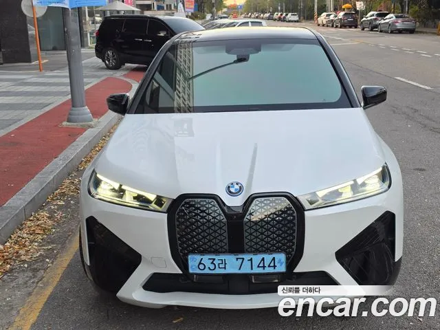 BMW iX 2023 thumb 8