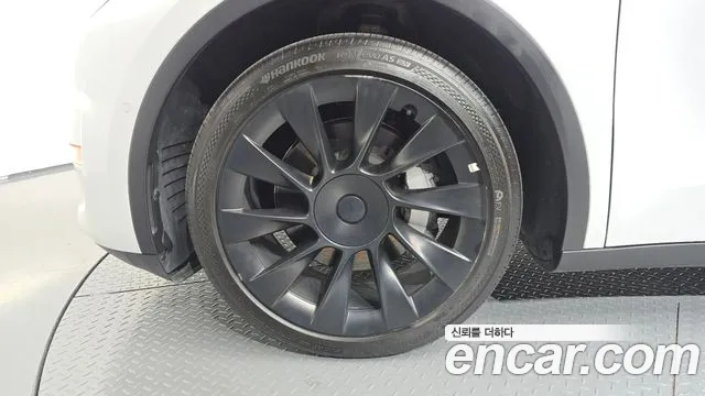 Tesla Model Y 2021 thumb 5