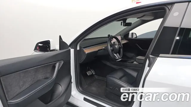Tesla Model Y 2021 thumb 10