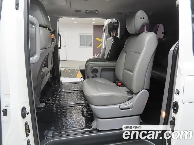 Hyundai Starex 2014 thumb 10