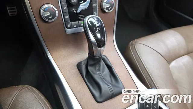 Volvo XC70 2016 thumb 9