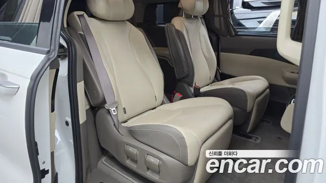 Kia Carnival 2024 thumb 11