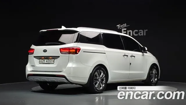 Kia Carnival 2016 thumb 2
