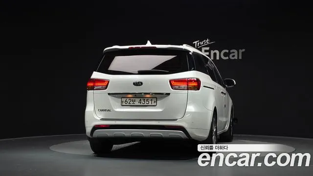 Kia Carnival 2016 thumb 4