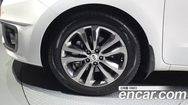 Kia Carnival 2016 thumb 5