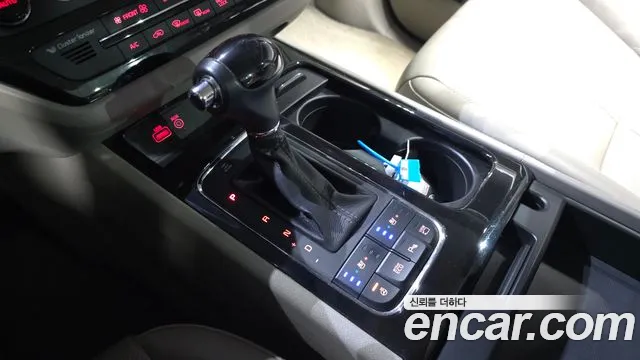 Kia Carnival 2016 thumb 9