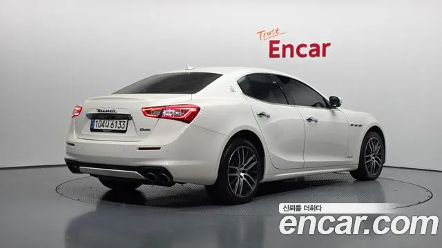 Maserati Ghibli 2017 thumb 2