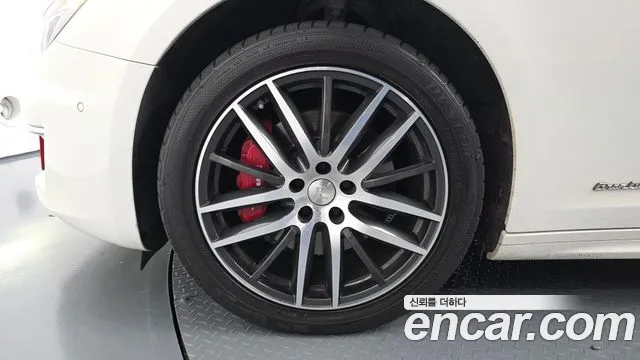 Maserati Ghibli 2017 thumb 5