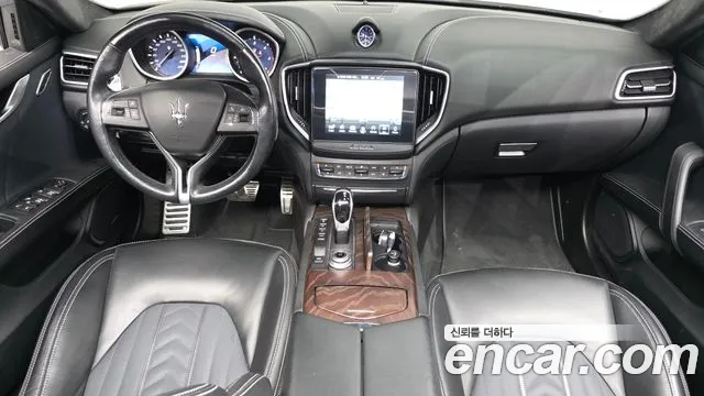 Maserati Ghibli 2017 thumb 7