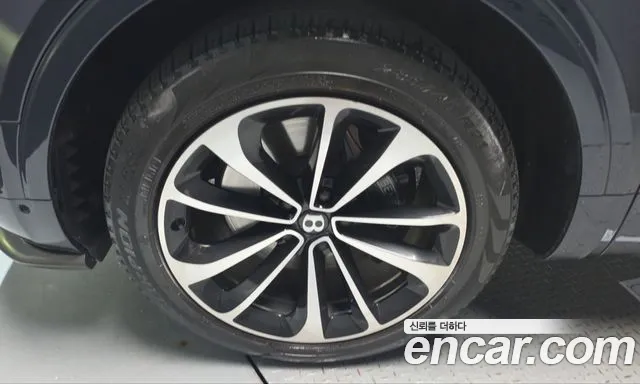 Bentley Bentayga 2017 thumb 5