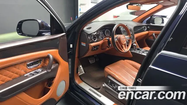 Bentley Bentayga 2017 thumb 10