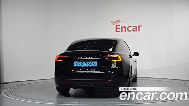 Tesla Model 3 2025 thumb 4