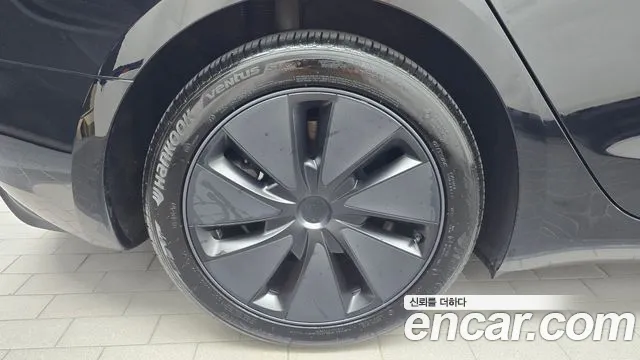 Tesla Model 3 2025 thumb 5