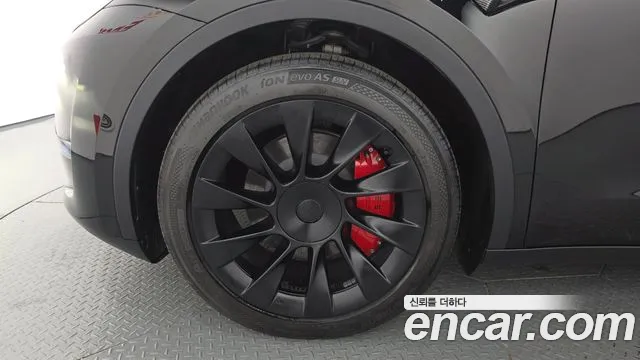 Tesla Model Y 2024 thumb 5