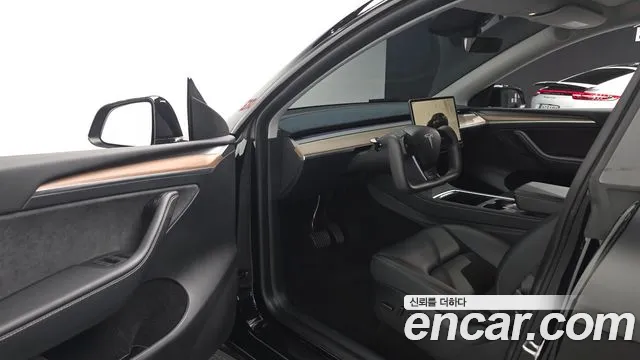 Tesla Model Y 2024 thumb 10