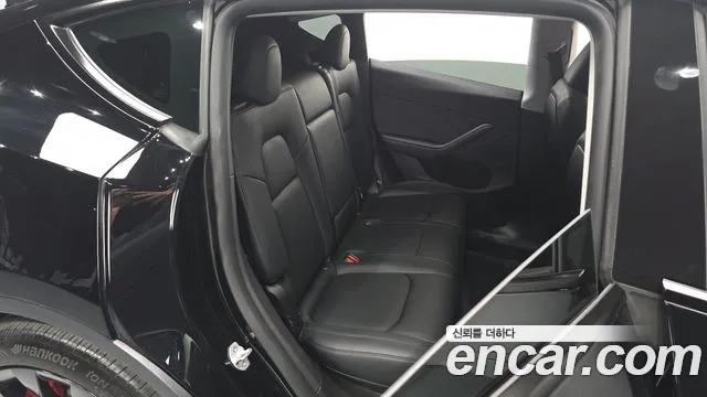 Tesla Model Y 2024 thumb 12