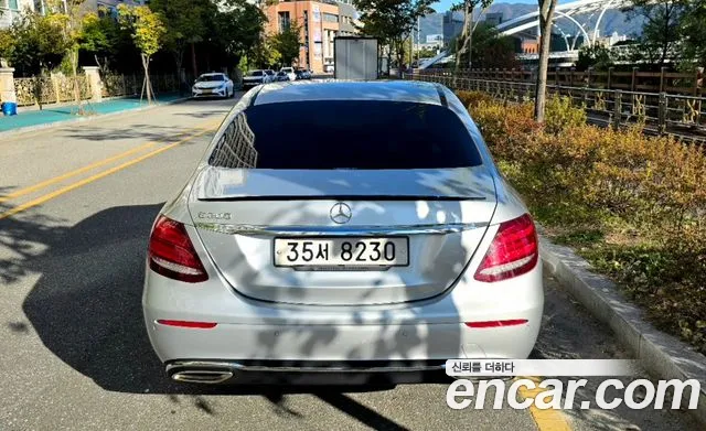 Mercedes-Benz E-Класс 2017 thumb 4